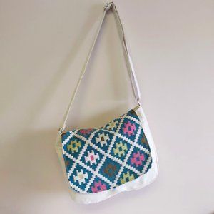 NWOT canvas large messenger tote zip pocket tribal